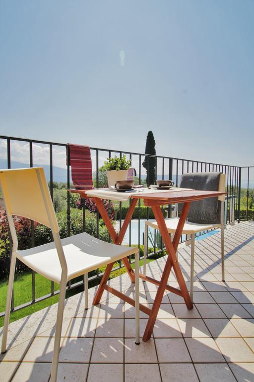 Residence "Borgo Le Torri" Toscolano Maderno Exterior photo